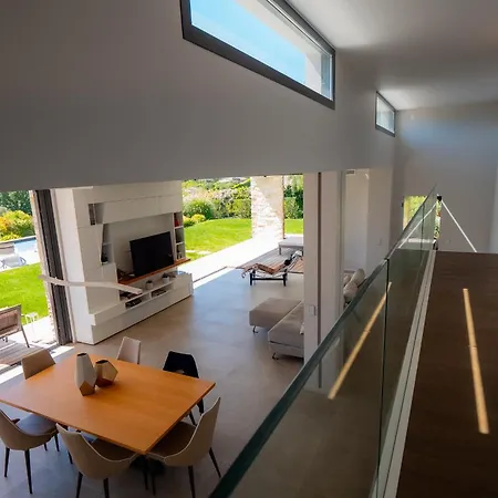 Contemporaine Classee 5 Etoiles Avec Piscine * Antibes