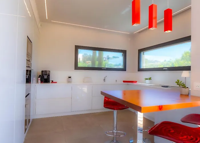 Contemporaine Classee 5 Etoiles Avec Piscine * Antibes