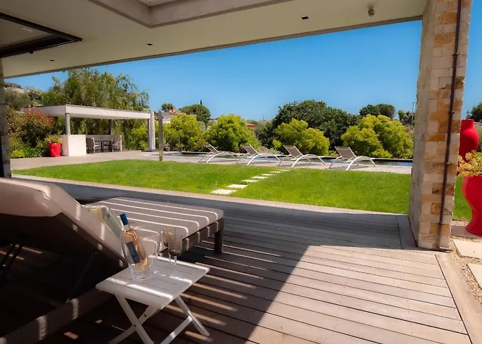 Contemporaine Classee 5 Etoiles Avec Piscine * Antibes