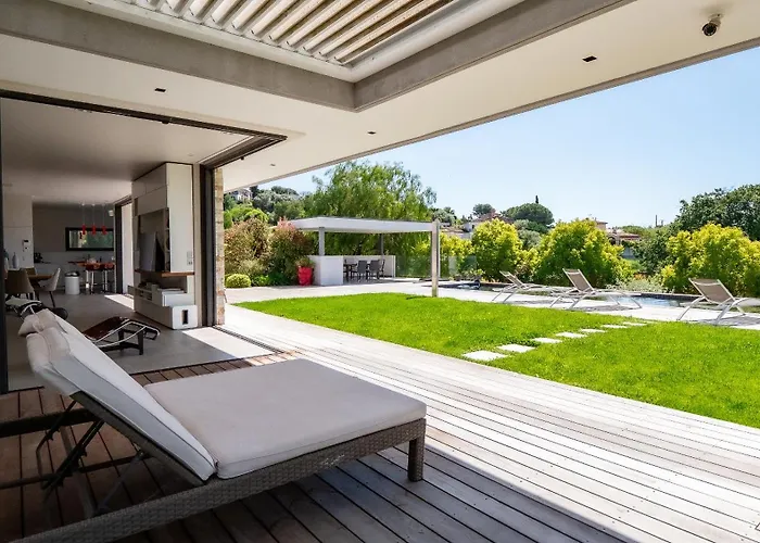 Contemporaine Classee 5 Etoiles Avec Piscine Villa