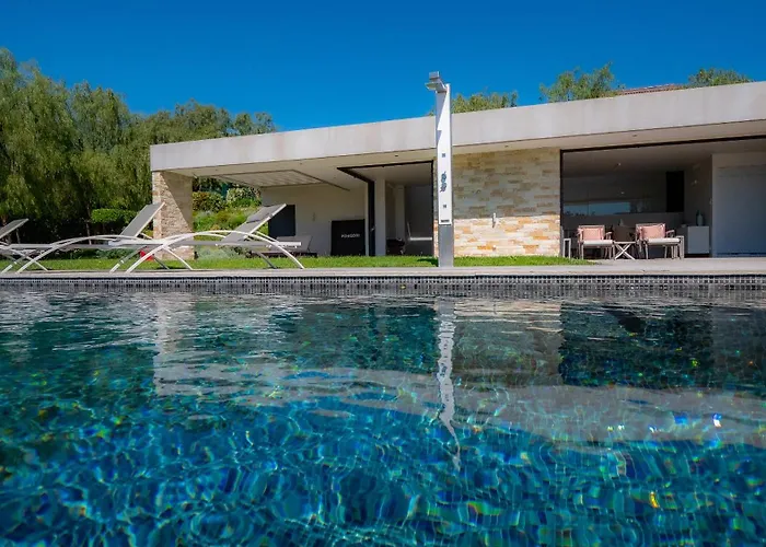 Contemporaine Classee 5 Etoiles Avec Piscine Villa Antibes