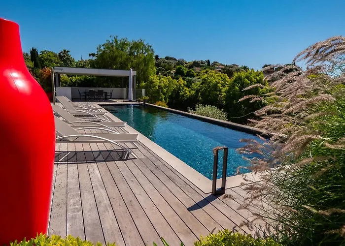 Contemporaine Classee 5 Etoiles Avec Piscine Villa