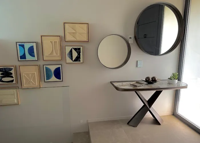 Contemporaine Classee 5 Etoiles Avec Piscine Antibes