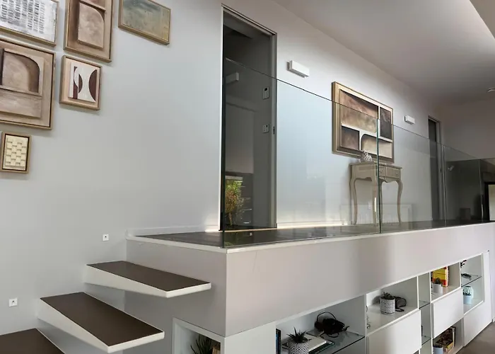 Contemporaine Classee 5 Etoiles Avec Piscine