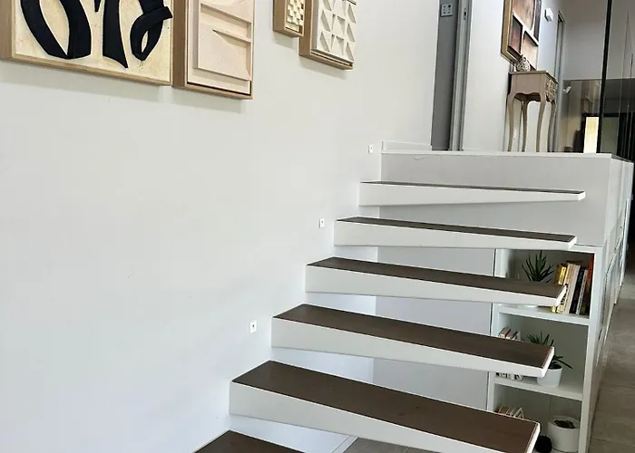 Contemporaine Classee 5 Etoiles Avec Piscine * Antibes