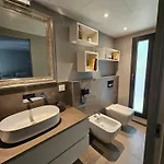 Contemporaine Classee 5 Etoiles Avec Piscine *