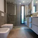 Contemporaine Classee 5 Etoiles Avec Piscine *