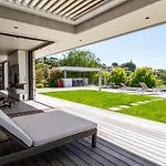 Contemporaine Classee 5 Etoiles Avec Piscine Villa