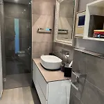 Contemporaine Classee 5 Etoiles Avec Piscine * Antibes