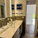 Contemporaine Classee 5 Etoiles Avec Piscine * Antibes