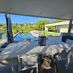 Contemporaine Classee 5 Etoiles Avec Piscine Antibes
