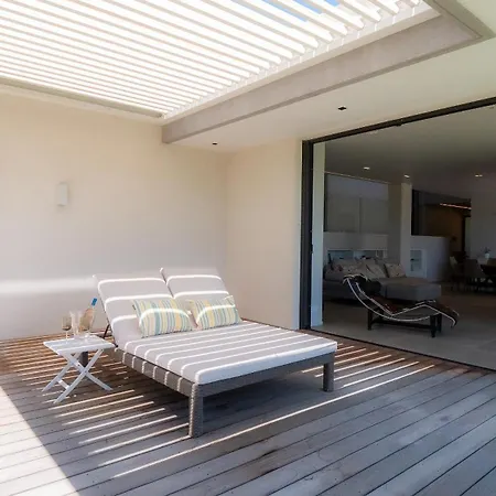 Contemporaine Classee 5 Etoiles Avec Piscine *