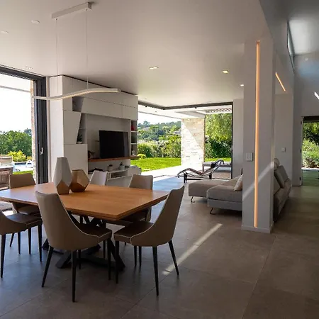 Contemporaine Classee 5 Etoiles Avec Piscine Villa Antibes
