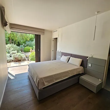 Contemporaine Classee 5 Etoiles Avec Piscine Villa