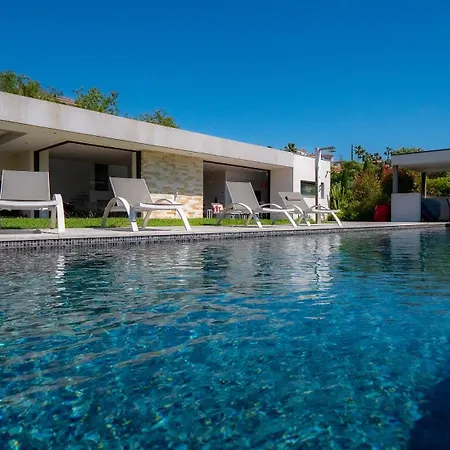 Contemporaine Classee 5 Etoiles Avec Piscine Antibes