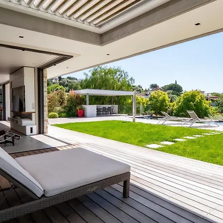 Contemporaine Classée 5 étoiles Avec Piscine Villa