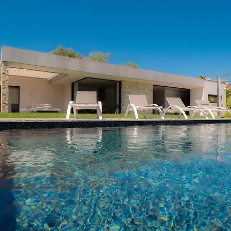 Contemporaine Classee 5 Etoiles Avec Piscine Villa *