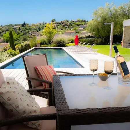 Contemporaine Classee 5 Etoiles Avec Piscine *