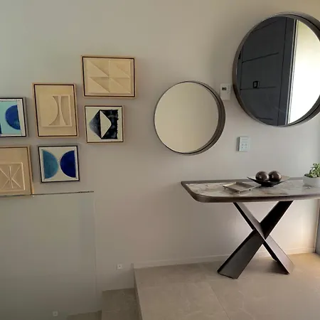 Contemporaine Classée 5 étoiles Avec Piscine Antibes