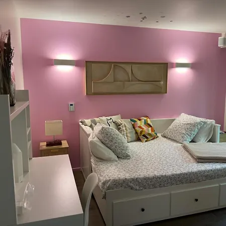 Contemporaine Classee 5 Etoiles Avec Piscine *