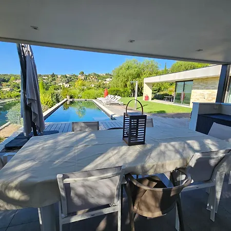 Contemporaine Classée 5 étoiles Avec Piscine Antibes
