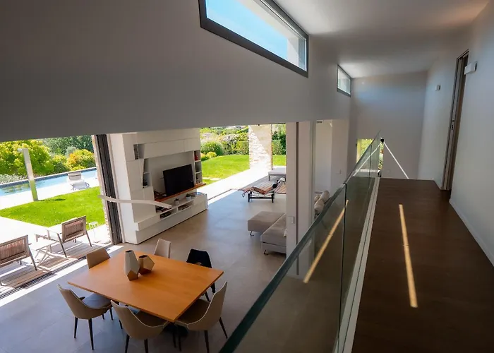 Contemporaine Classee 5 Etoiles Avec Piscine * Antibes