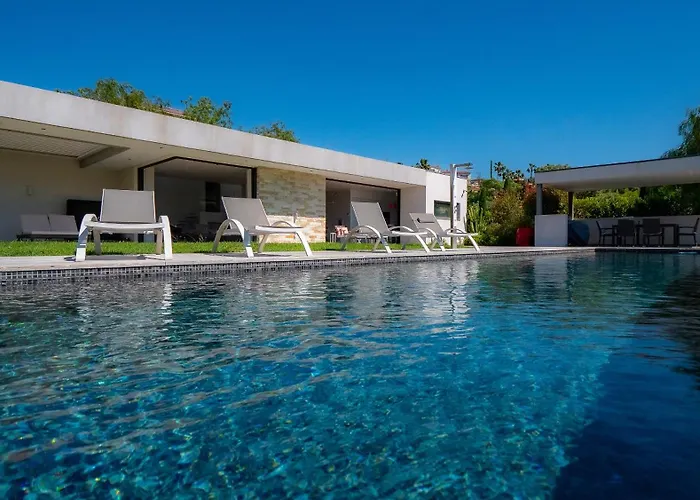 Contemporaine Classee 5 Etoiles Avec Piscine Antibes