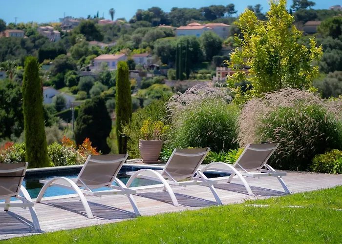 Contemporaine Classee 5 Etoiles Avec Piscine * Antibes