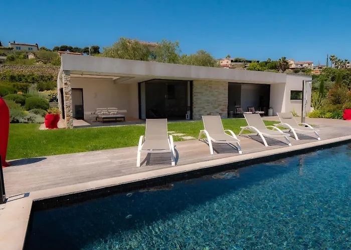 Contemporaine Classee 5 Etoiles Avec Piscine