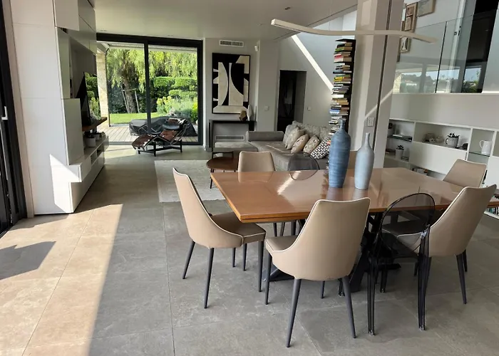 Contemporaine Classee 5 Etoiles Avec Piscine Villa *