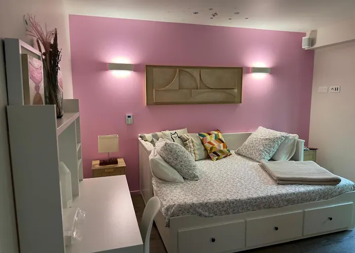 Contemporaine Classee 5 Etoiles Avec Piscine *