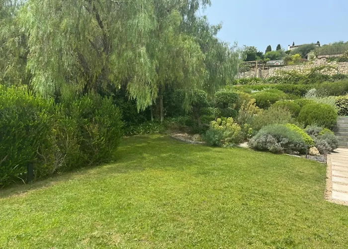 Contemporaine Classee 5 Etoiles Avec Piscine Antibes