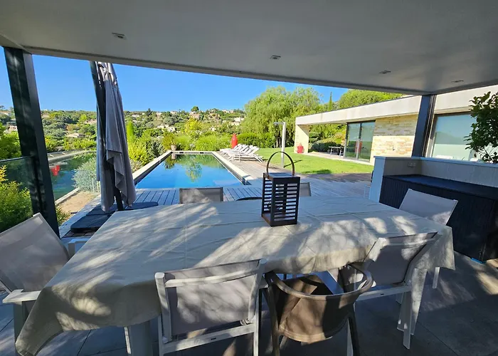 Contemporaine Classee 5 Etoiles Avec Piscine Antibes